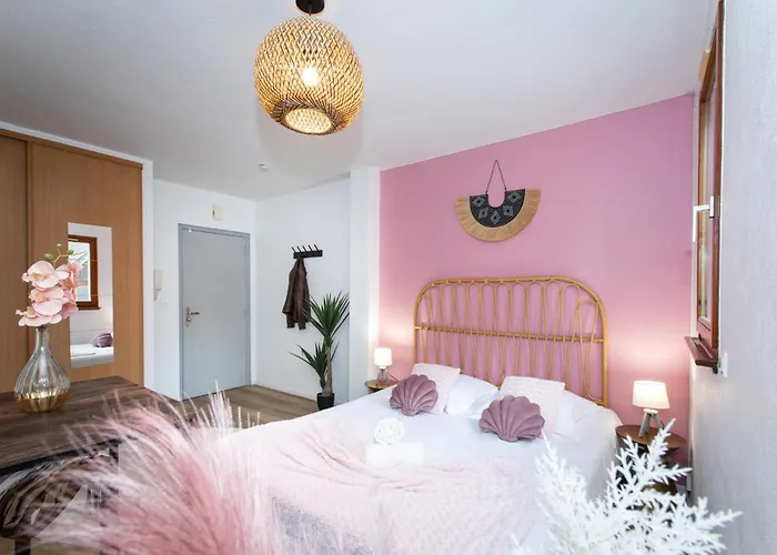 Nouveau - Le Cityscape - Petite Venise