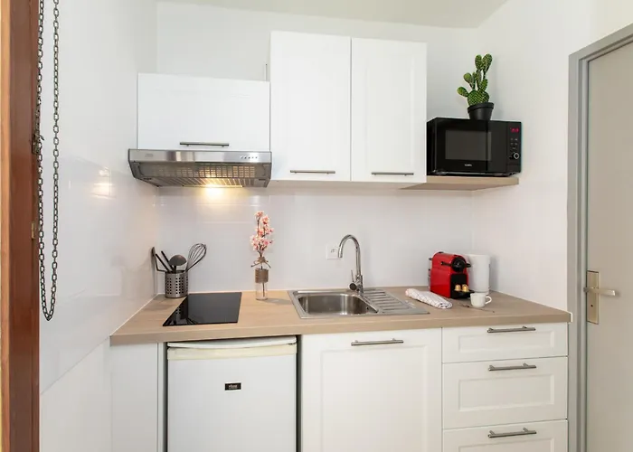 Nouveau - Le Cityscape - Petite Venise Apartment *